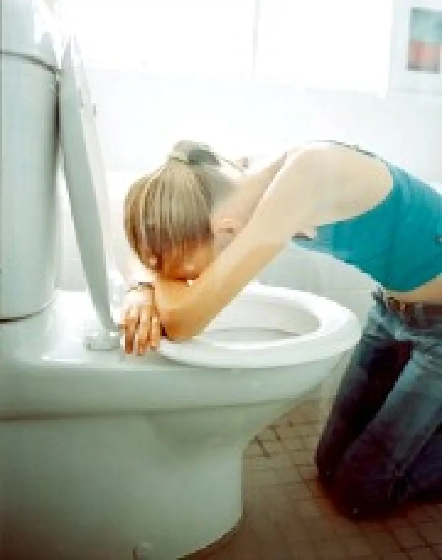 Sintomi Bulimia Nervosa: grandi abbuffate di cibo e dieta per il controllo del peso. Dall' anoressia alla bulimia