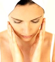 Trattamento Laser per eliminare rughe, cicatrici da acne e macchie della pelle - Medicina Estetica Bellezza Viso