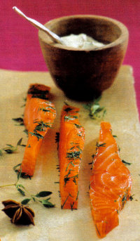 Ricette light veloci pesce: ricetta Salmone agli Aromi da 190 calorie a porzione. Antipasto o secondo piatto