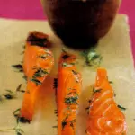 Ricette light veloci pesce: ricetta Salmone agli Aromi da 190 calorie a porzione. Antipasto o secondo piatto