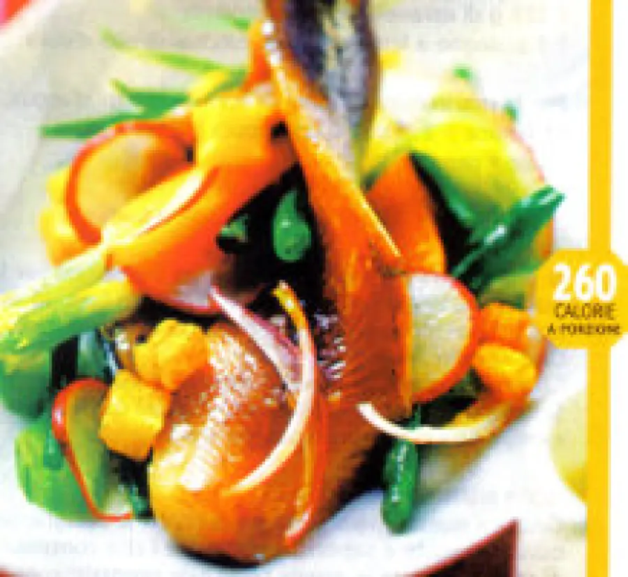 Ricette veloci e dietetiche pesce: ricetta di Aringhe fresche marinate e verdure. Solo 260 calorie