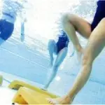 L' Acqua Step: i corsi di Step in piscina per dimagrire e rassodare glutei, gambe, cosce e addominali 