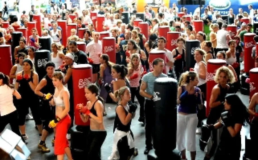 Boxe, kick-boxing e fitness nei corsi di Beat It: esercizi braccia, gambe e addominali. A Rimini Wellness 2009 