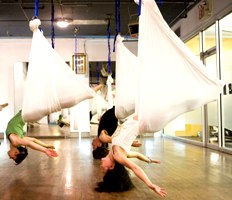 Tecniche Yoga: esercizi e corsi di Antigravity Yoga a Rimini Wellness 2009 dal 14 al 17 Maggio 