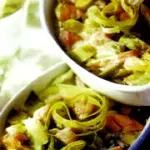 Ricette veloci e leggere primi piatti pesce: ricetta Gratin di pasta, porri e trota salmonata