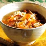 Ricette light primi piatti veloci: ricetta zuppa d' orzo con solo 210 calorie a porzione