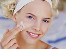 I benefici della vitamina A contro le macchie scure del viso, le rughe e per la bellezza della pelle