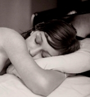 Digrignare i denti nel sonno causa dolori muscolari. Rimedi naturali contro il Bruxismo