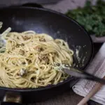 Ricetta carbonara vegana con tofu affumicato