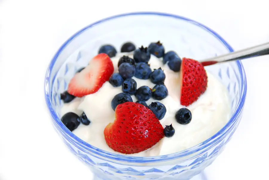 Yogurt: proprietà e ricette con yogurt bianco