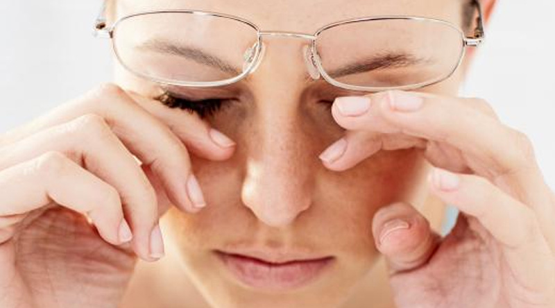 Occhio secco dopo cataratta: sensazione di sabbia negli occhi