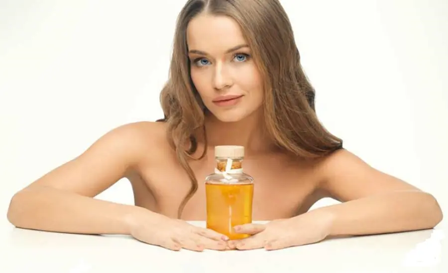 Olio per corpo, viso, capelli: come usarlo