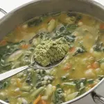 Minestrone al pesto: ricetta facile