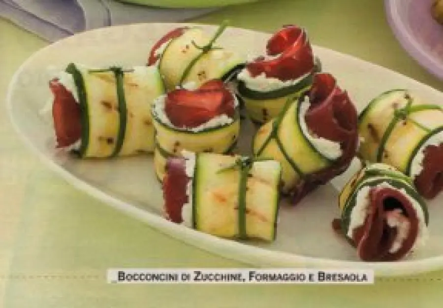 Antipasto veloce con zucchine, formaggio, bresaola