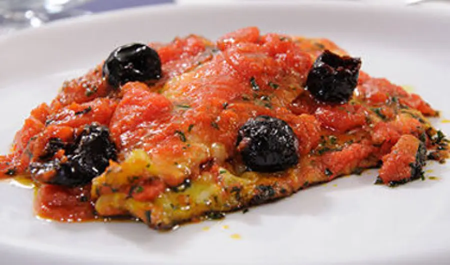Ricetta facile: platessa al pomodoro e olive nere