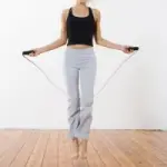 Saltare a corda: dimagrire e bruciare fino a 800 calorie in un' ora