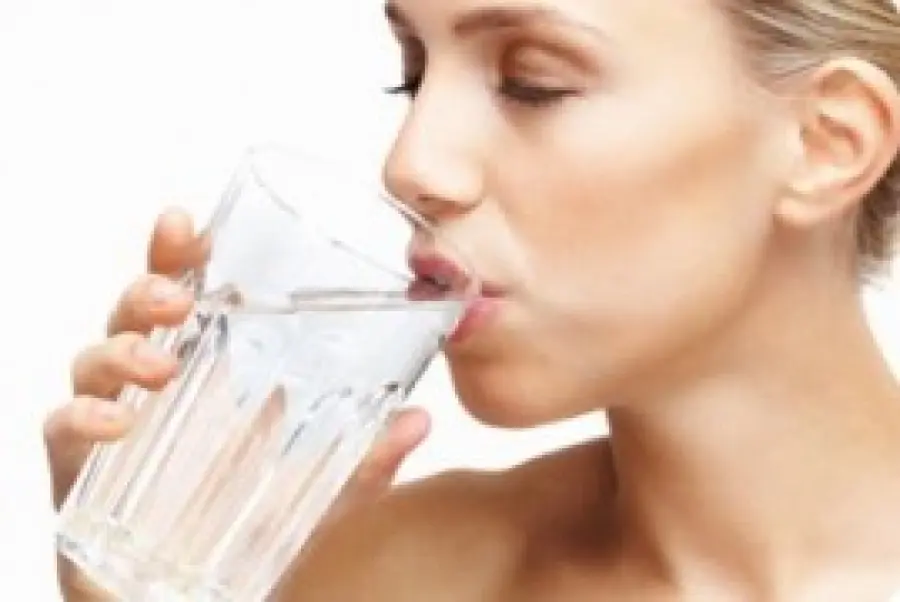 Cause scarsa salivazione-bocca secca: diabete, sindrome di Sjogren, parotite, sintomo di calcoli