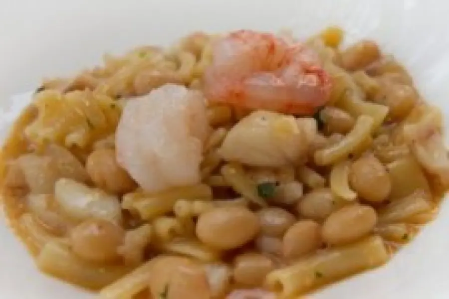 Ricetta facile pasta con gamberi e fagioli: piatto unico completo
