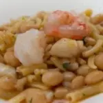Ricetta facile pasta con gamberi e fagioli: piatto unico completo