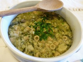 Ricetta vegetariana e vegana: minestra di broccoli per un primo piatto dietetico