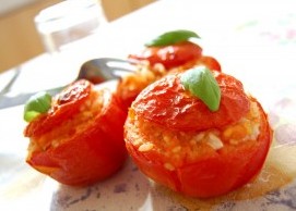 Ricetta pomodori al forno ripieni di riso: ricetta facile vegetariana e vegana