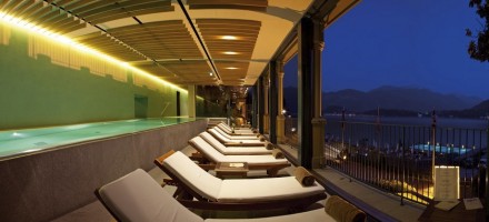 Massaggio di coppia in acqua al centro benessere Spa sul lago di Como