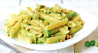 Ricetta pasta con crema di piselli e arachidi: primo piatto da 348 calorie