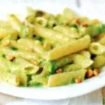Ricetta pasta con crema di piselli e arachidi: primo piatto da 348 calorie
