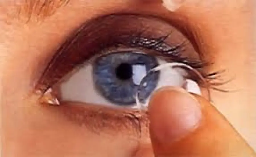 Uso scorretto ed eccessivo delle lenti a contatto e infezioni dell' occhio