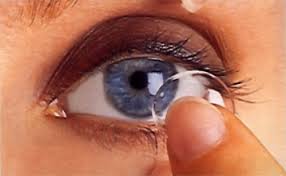 Uso scorretto ed eccessivo delle lenti a contatto e infezioni dell' occhio