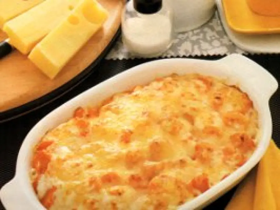 Ricetta carote gratinate con formaggio e besciamella: contorno di verdure facile ed economico