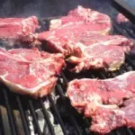 Troppe grigliate di carne aumentano il rischio di tumore alla prostata nell' uomo