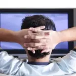 Gli adolescenti italiani passano troppe ore seduti: sedentarietà e rischi per la salute