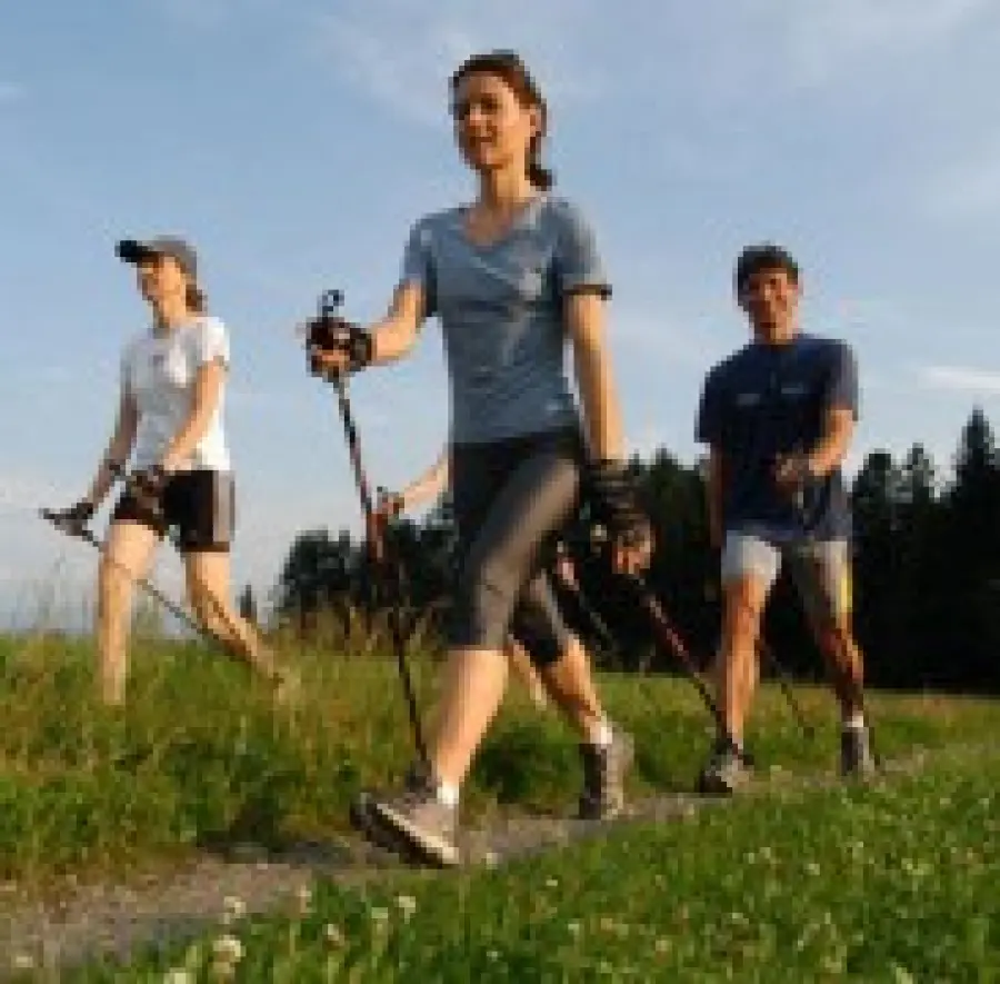 Nordic walking e beack walking al mare: camminata veloce coi bastoncini. Istruttori qualificati