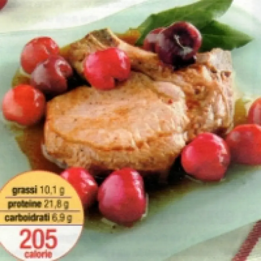 Ricetta braciole di maiale con ciliegie: secondo piatto da 205 calorie a porzione