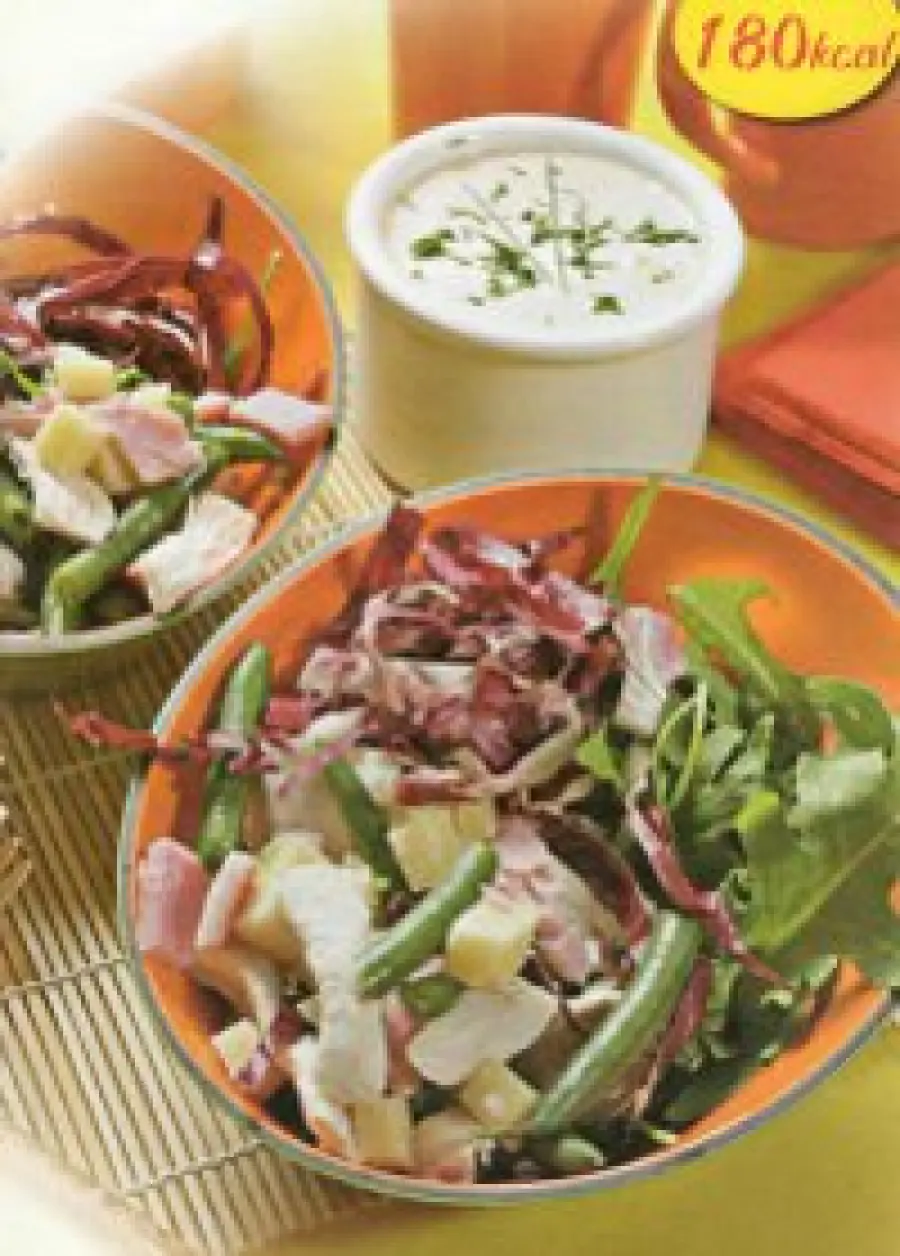 Ricetta insalatona di pollo con salsa allo yogurt: secondo piatto da 180 kcalorie