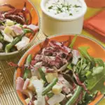 Ricetta insalatona di pollo con salsa allo yogurt: secondo piatto da 180 kcalorie