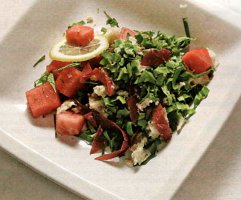 Antipasto o contorno estivo: ricetta insalata di bresaola, anguria, cicorino, menta. 145 kcalorie