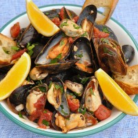 Ricetta cozze al peperoncino (impepata di cozze al pomodoro): piatto da 220 kcalorie