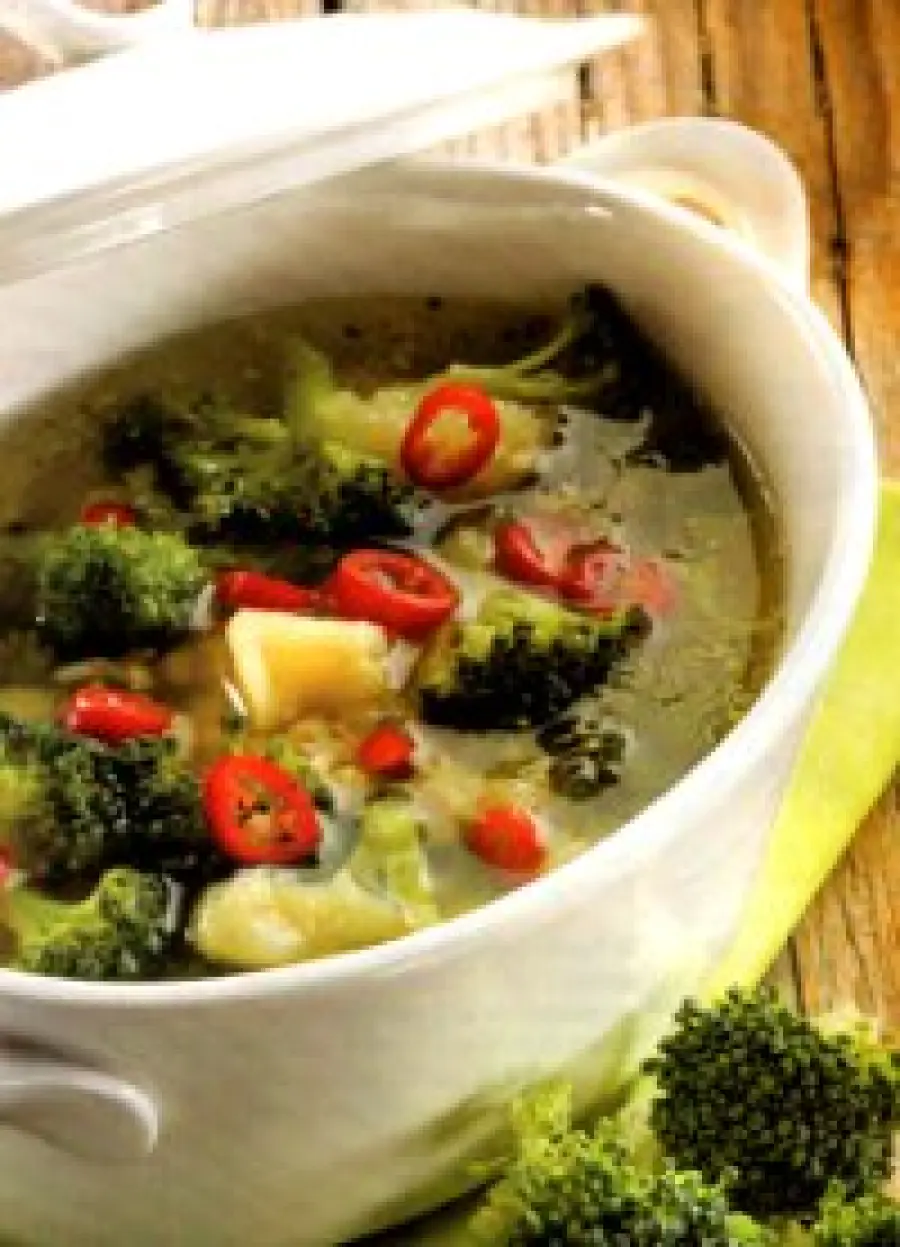 Ricetta zuppa di broccoli e patate: piatto di verdure facile e dietetico