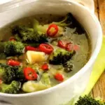 Ricetta zuppa di broccoli e patate: piatto di verdure facile e dietetico