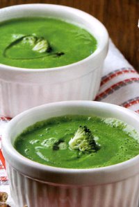 Ricetta vellutata di broccolo, cipolla e yogurt bianco: piatto dietetico da 98 Kcalorie