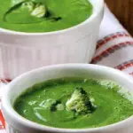 Ricetta vellutata di broccolo, cipolla e yogurt bianco: piatto dietetico da 98 Kcalorie