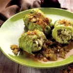 Ricetta involtini di verza con riso, piselli e mozzarella: 225 kcalorie a porzione