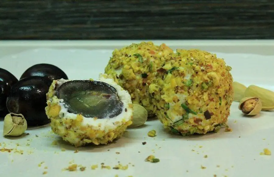 Palline di uva al formaggio e granella: ricetta molto facile