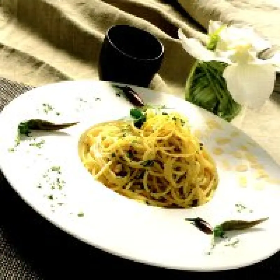 Ricetta spaghetti alle mandorle: primo piatto di pasta dietetico, facile e veloce