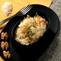 Ricette riso: ricetta risotto con stracchino e noci. Primo piatto dietetico e facile