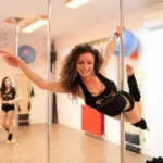 Corsi fitness di Pole Dance in palestra per addominali, braccia, schiena e postura